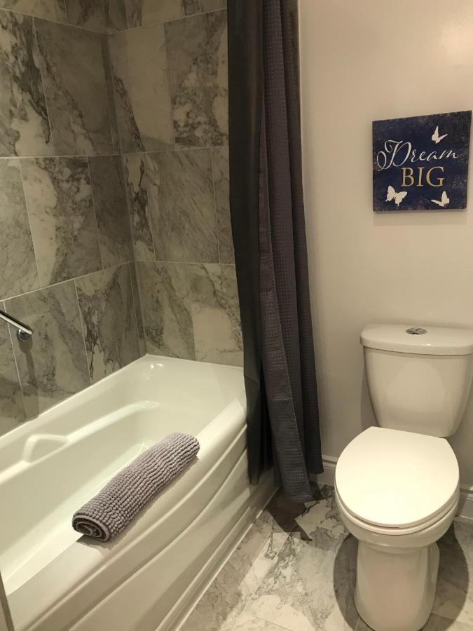 Ottawa Downtown Executive Apartment Retreat With Private Balcony Near Bank Street - Sleep Max 2 Экстерьер фото